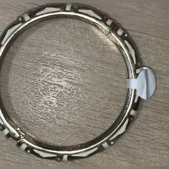 WHITE /GOLD ENAMEL HINGED BANGLE WITH RHINESTONE ACCENTS - Picture 4 of 7